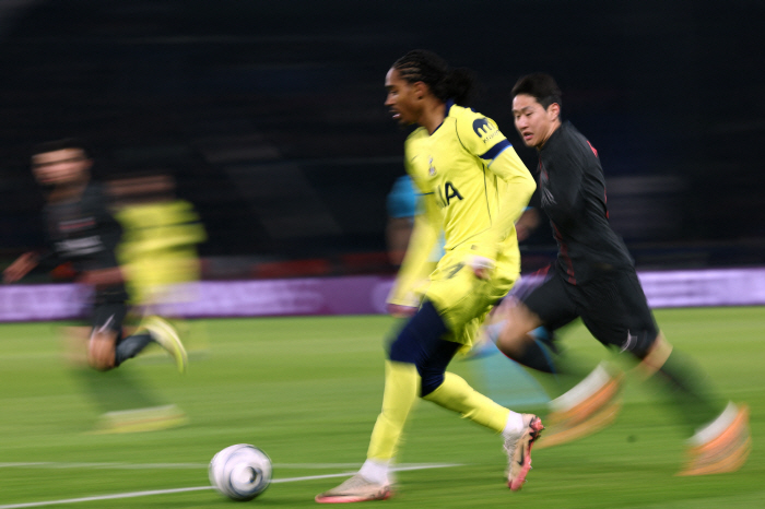 Lee Kang-in, who was caught in the back of the starting lineup! In the end, after putting in a replacement, it's a big hit...The game was decided with a sharp corner kick