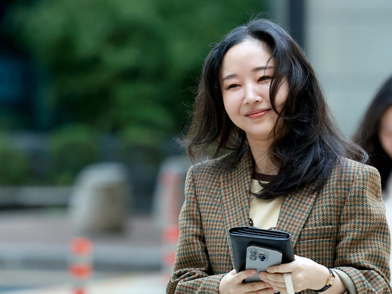Min Hee-jin joined the company through the courtship of Bang Si-hyuk, sobbing in the court of law → New Jin's success, why should he be dismissed