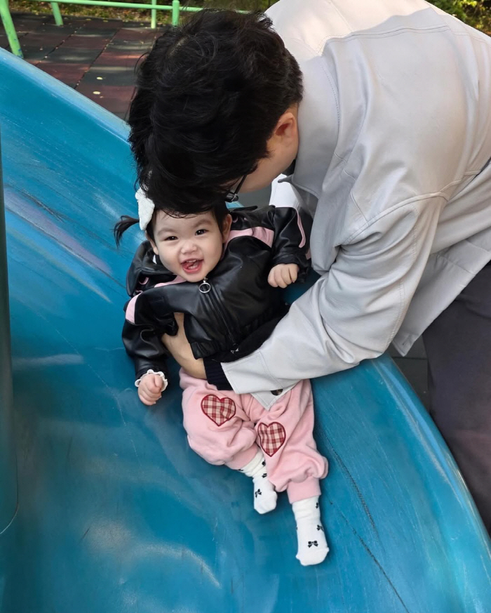 Park Soo-hong's daughter shot 15 commercials and got a foreign car in 13 monthsJAY, a car lover