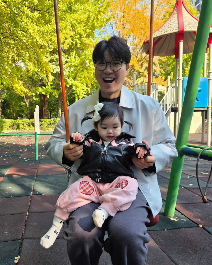 Park Soo-hong's daughter shot 15 commercials and got a foreign car in 13 monthsJAY, a car lover