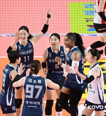 The second-ranked team has won 10 consecutive games. Who will be the first-ranked solo road corporation…Pepper Savings Bank was also completely defeated. 