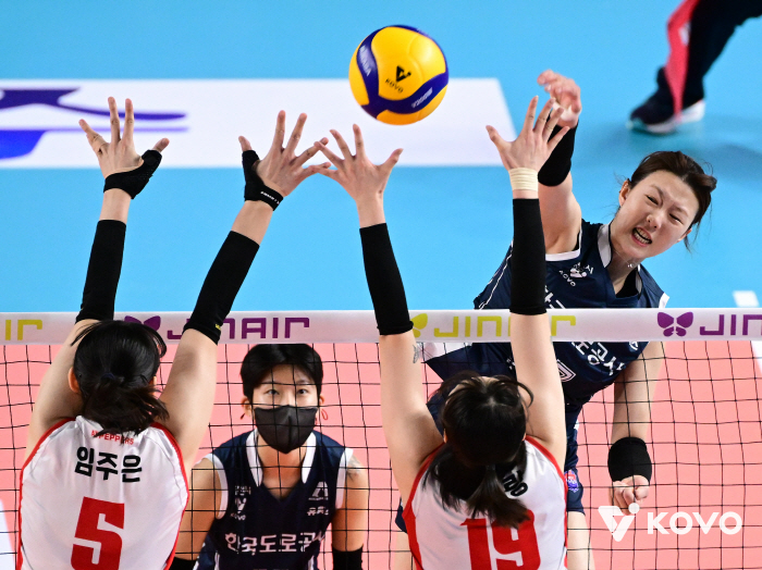 The second-ranked team has won 10 consecutive games. Who will be the first-ranked solo road corporation…Pepper Savings Bank was also completely defeated. 