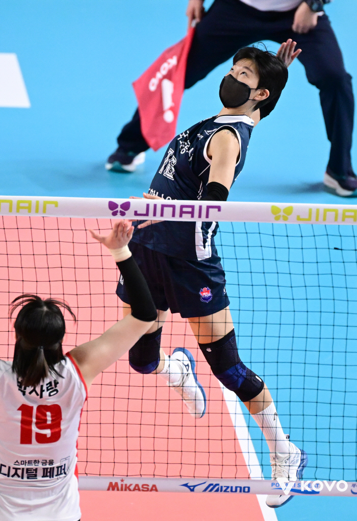 The second-ranked team has won 10 consecutive games. Who will be the first-ranked solo road corporation…Pepper Savings Bank was also completely defeated. 