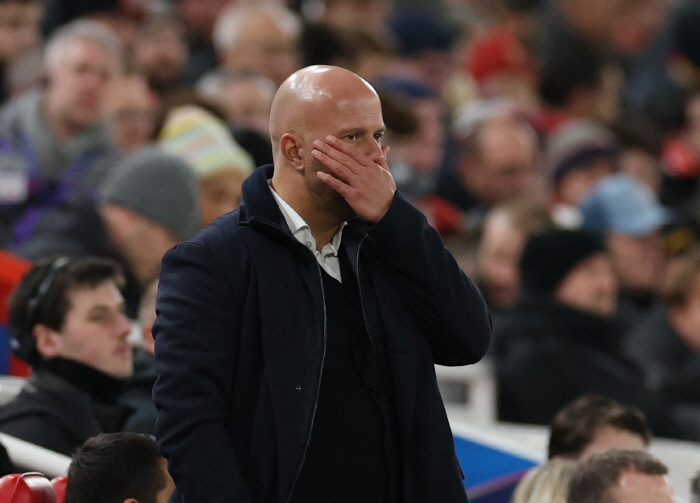 Son Heung-min's first wide-open Anfield goal...Neighborhood book Liverpool, record break again