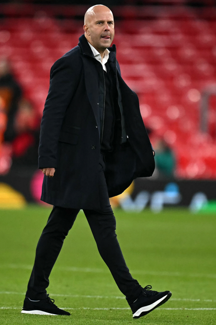 Son Heung-min's first wide-open Anfield goal...Neighborhood book Liverpool, record break again