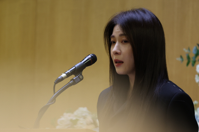 …Korean actor Lee Soon-jae in tears of his juniors