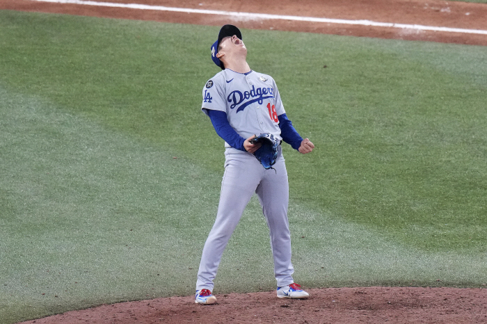 Winning? I'll buy it with money now. How much is it? How much is it? Toronto's Stuck, Strikeout Machine Seeds Bet 210M Hot