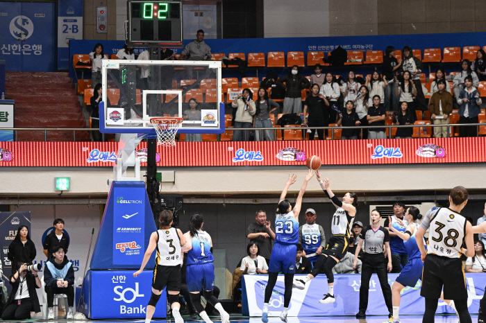 0.7-second buzzer beater controversy WKBL cleanly admitted. Why is Kang Yi-seul buzzer beater a bad call