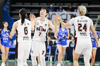 Busan BNK beat Woori Bank and lost 2 wins and 1 loss. Park Hyejin, Sonia, and Lee Sohee exploded in the second half