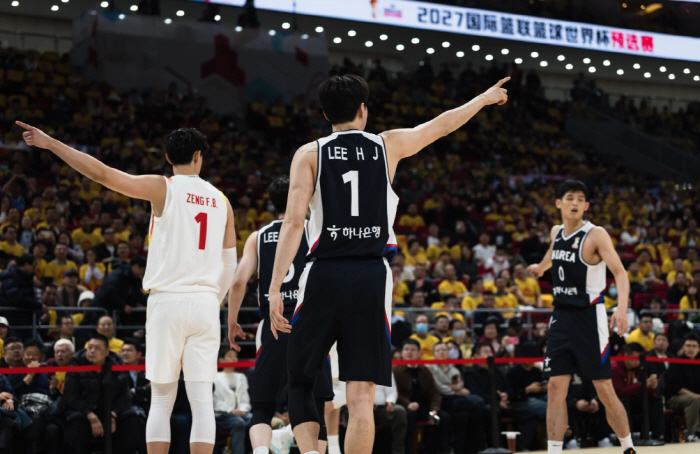  Bang, bang, bang, bang! 3 points, 9 points, 33 points, Lee Hyun-joong. He's over the Great Wall. A.C.E Gravity Lee Hyunjoong is the perfect ruler