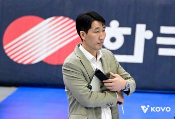 I can't believe I scored 9 points when I got 3 serve aces! 21.43% success rate humiliation of foreigners → Shutout complete defeat in 77 minutes, winning team big match that ended in vain → The head coach's sigh 