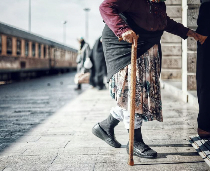 If you take care of me instead of my own daughter, I will give you an apartment... Old New Daughter Online Recruitment