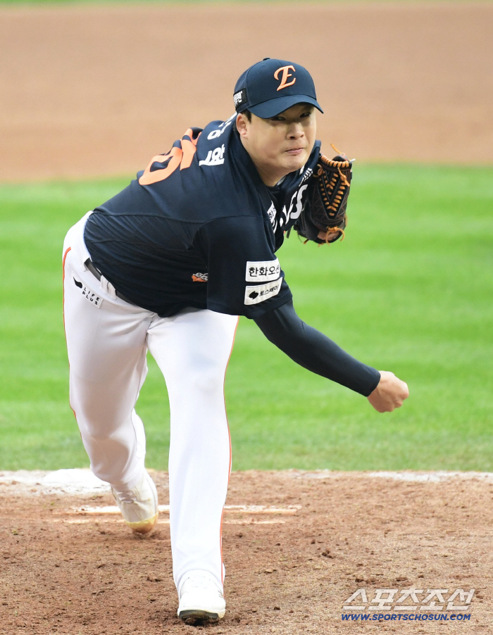 KT named Han Seung-hyuk, a must-win group, as a compensation player for 10 billion FA Kang Baek-ho 