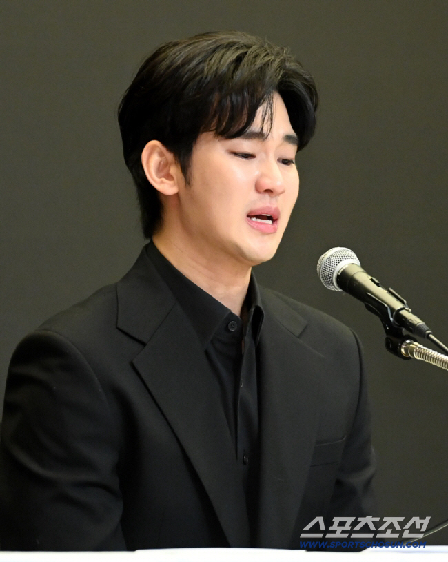 Kim Soo-Hyun’s Agency Gold Medalist Confirms CEO Ahn Sung-Soo Has Stepped Down