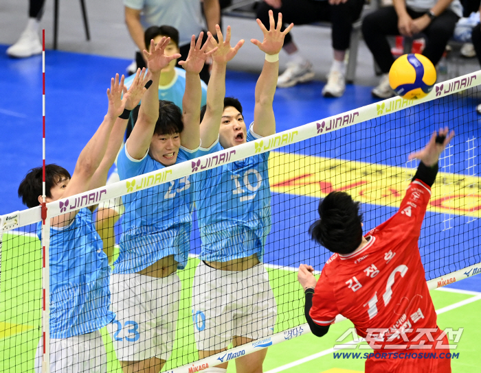  Jung Ji-seok, Kim Min-jae, Han player with big eyes, block him no matter what