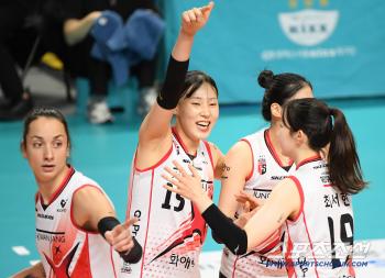  LEE SUN WOO who is cheering