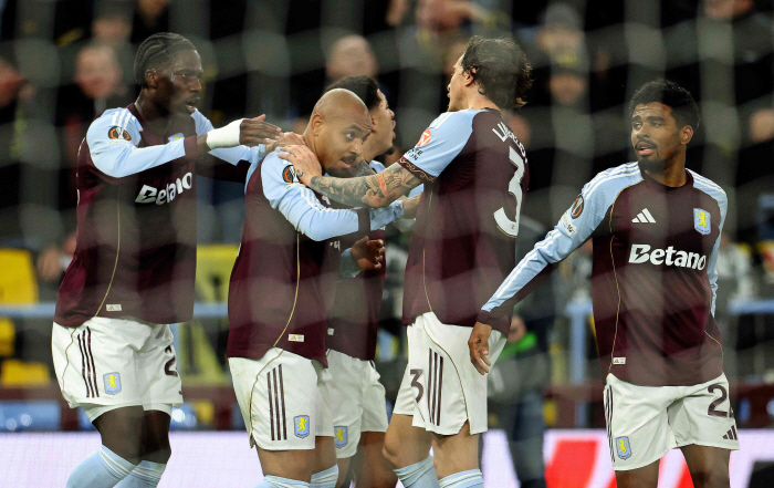 Don't move! Police arrests in violence in the British Europa League...The British police have been tracking the footage to the end