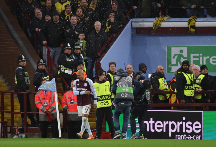 Don't move! Police arrests in violence in the British Europa League...The British police have been tracking the footage to the end