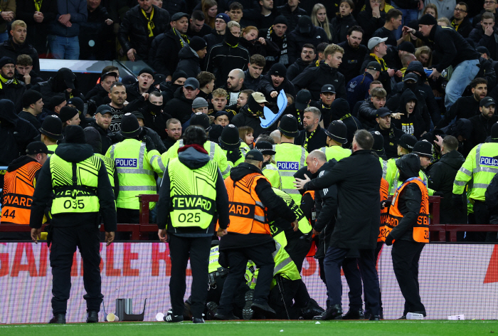 Don't move! Police arrests in violence in the British Europa League...The British police have been tracking the footage to the end