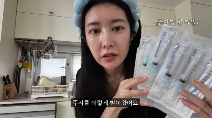 'Lee Jihoon ♥.' Oh yeah, I don't want to leave my hand shaking because I put a stone injection on my stomach