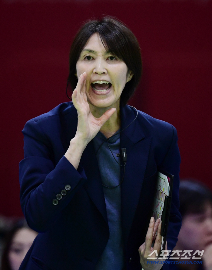  Director Yoshihara's strong shout for victory