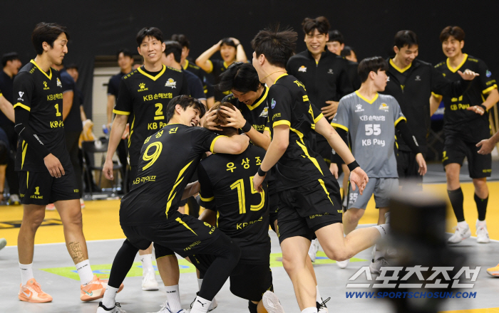  KB Insurance won after a close game in the 5th set