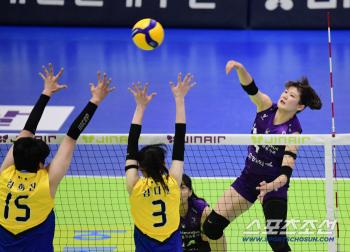  Kim Daeun's powerful spike to score