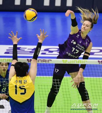  Powerful spike responsible for Rebecca scoring