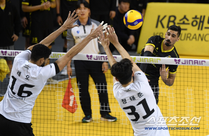  Yakub, spike through the gap