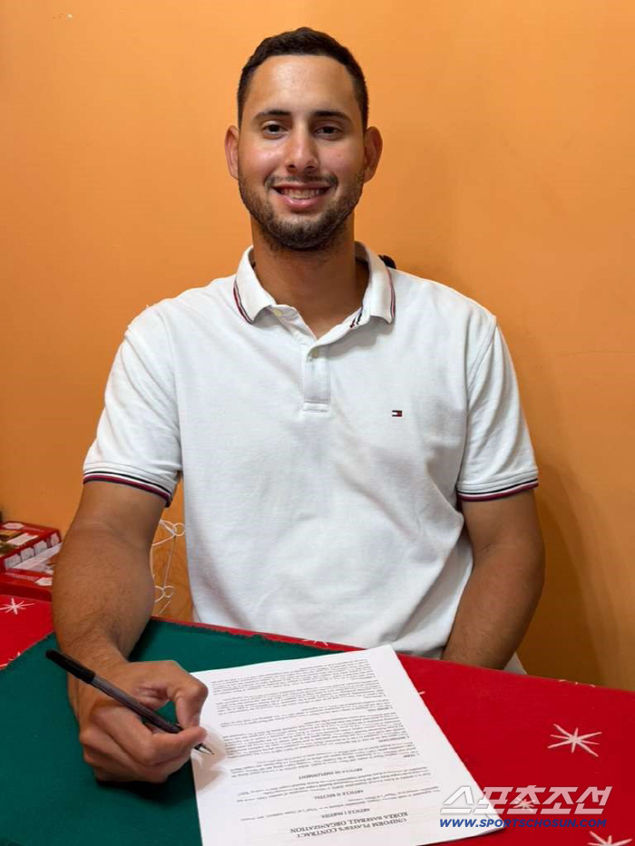 PONSEWICE is really leaving! First, I've filled one spot. Hernandez is here…Peraza is really coming. 