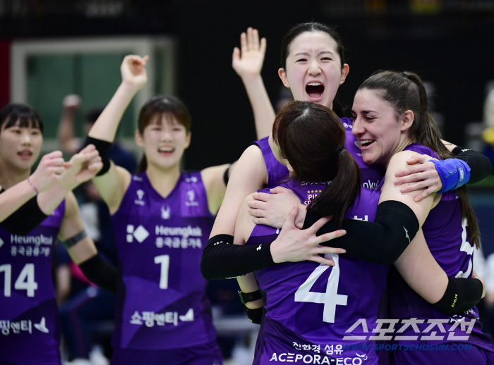 The result was a shutdown, the content was a blood clot...Heungkuk Life caught Hyundai Engineering & Construction and sparked a fight for second place