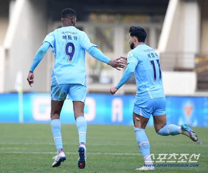 Even the king who came back didn't stop himDaegu, which was an example of the civic team, drew 22 against Anyang in the final round of K League 2 relegation for the first time in 10 years (on-site review)