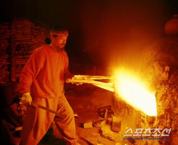 I'm ready to walk into the fire kiln Pottery, the founder of Towheon, holds a retrospective exhibition of Lee Jong-nung