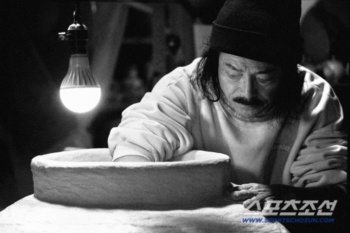 I'm ready to walk into the fire kiln Pottery, the founder of Towheon, holds a retrospective exhibition of Lee Jong-nung