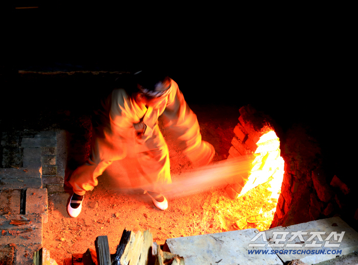 I'm ready to walk into the fire kiln Pottery, the founder of Towheon, holds a retrospective exhibition of Lee Jong-nung