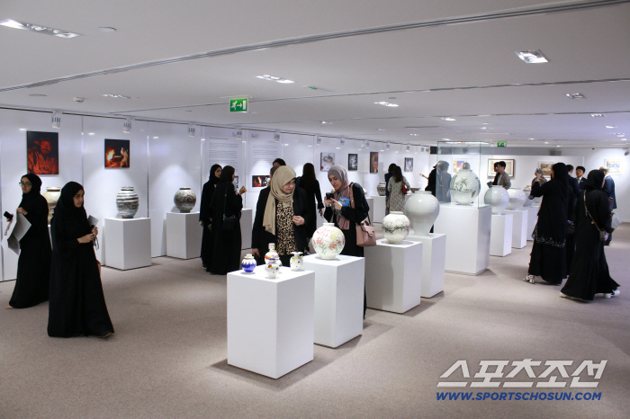 I'm ready to walk into the fire kiln Pottery, the founder of Towheon, holds a retrospective exhibition of Lee Jong-nung