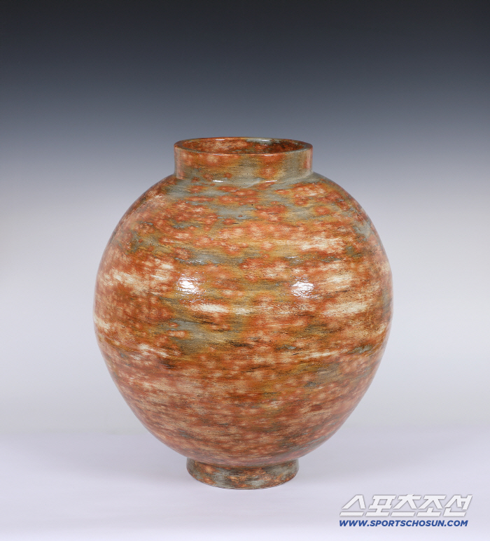 I'm ready to walk into the fire kiln Pottery, the founder of Towheon, holds a retrospective exhibition of Lee Jong-nung