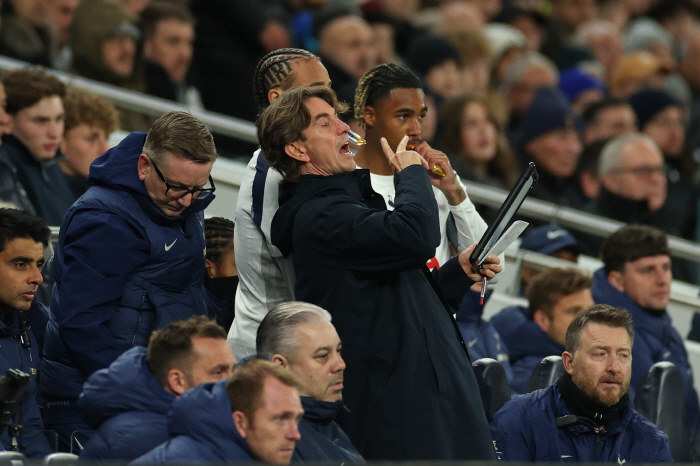 Isn't he a Tottenham fan of booing during the game? Frank's shocking comment! Tragedy Part of Vicario Football...I completely lost my way after Son Heung-min left
