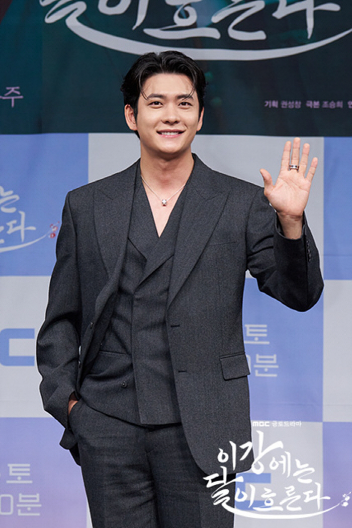 Kang Tae Oh's eyes are done..I love you so much. Go straight. Full operation of Soon Aebo