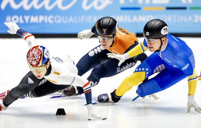 On the first day of the 4th short track red light competition, short track X Choi Min-jeong, Kim Gili, 4th place in the 3000m relay, 3 men's and women's 500m tickets are on the verge of failure 