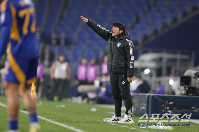  Director's clash Ulsan Roh Sang-rae Lee Dong-kyung quickly recovered, but excluding the entry, Jeju Kim Jung-soo's point is one point, which is the most difficult