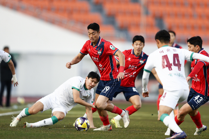 It's the Daejeon era! Director Hwang Sun-hong's Daejeon Hana Citizen, Gimcheon Sangmu 30, and cheers for the first runner-up in the foundation