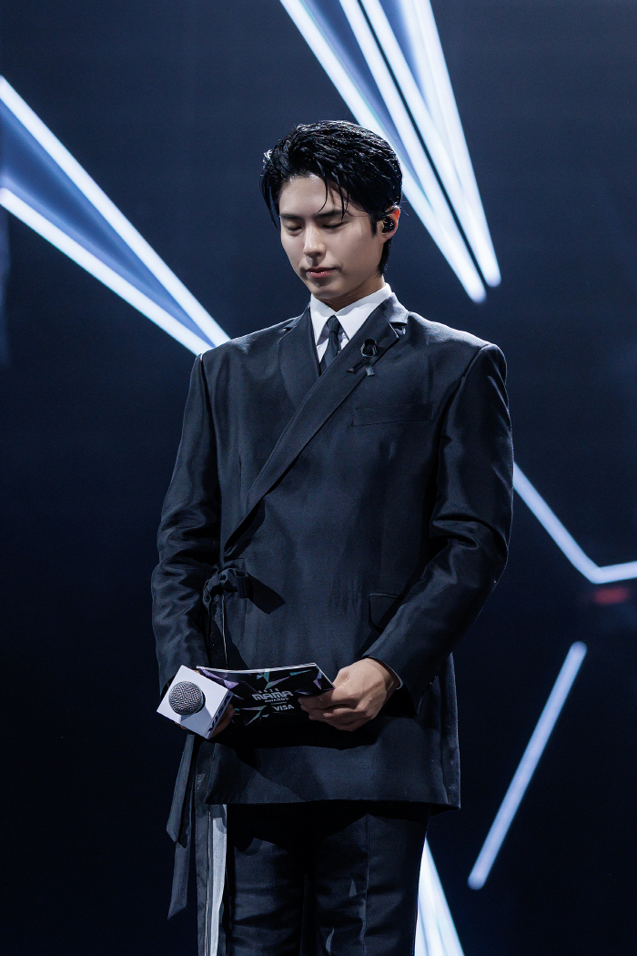 MAMA Awards Proceed Quietly Amid Hong Kong Tragedy, Delivering Tribute and Restraint