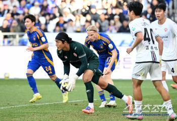  Before Kim Dongjoon and Rubik's hands came