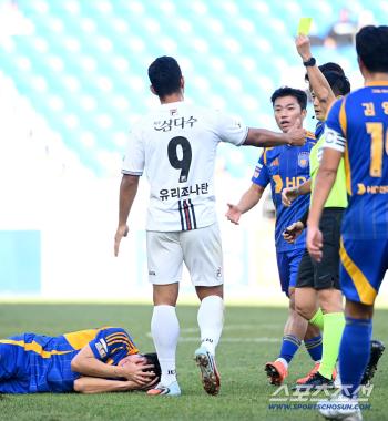  Cho Hyun-taek fell in a collision with Yuri Jonathan, this is a warning!