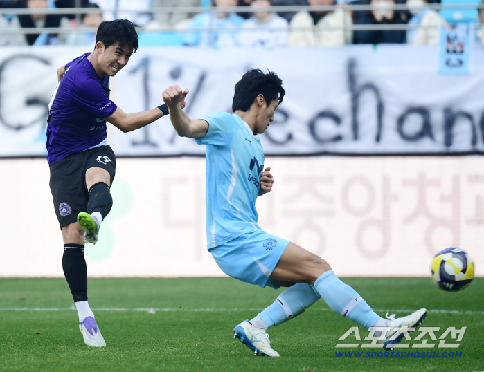  FC Anyang Kim Woon's powerful mid-range shot