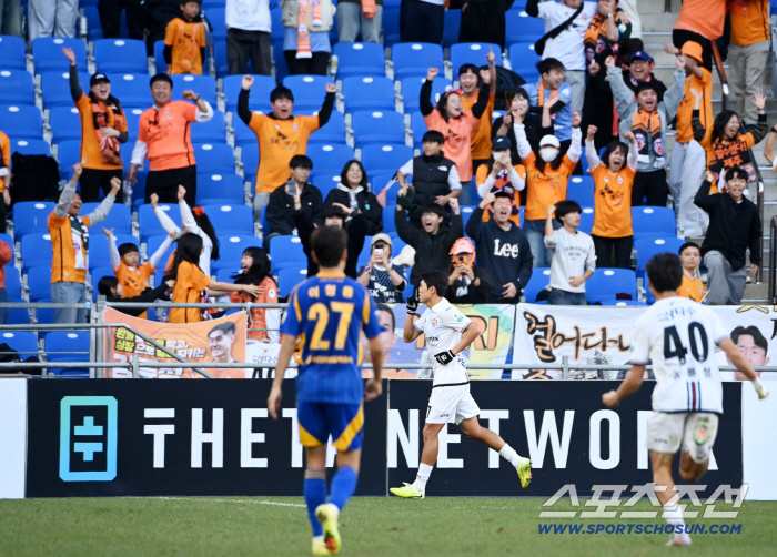  Kim Seung-seop scored the first goal in the second half