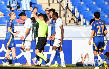  Rubik's hand, yellow card for rough defense!