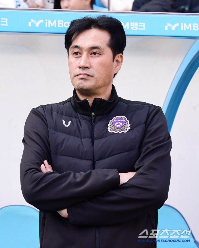 The promotion team is preparing to return to stronger Anyang, coach Yoo Byung-hoon and Anyang players are preparing for next year's strategy 
