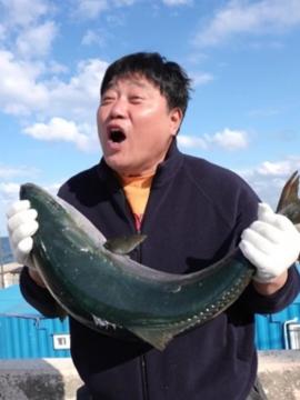 Yang Jun-hyuk is 19 years younger ♥ Defense and kisses with his wife...First priority is daughter and defense